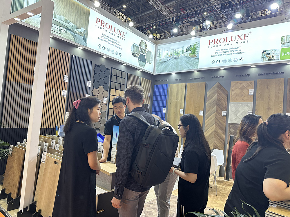 PROLUXE presenterte med suksess innovativ fugefri dusjremodelleringsl&oslash;sning p&aring; DOMOTEXasia 2025